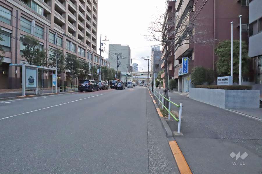 敷地北側の前面道路（東側から）