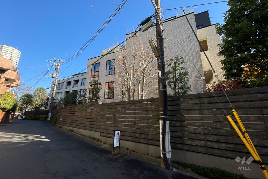 グランドメゾン白金台の外観（東北側から）