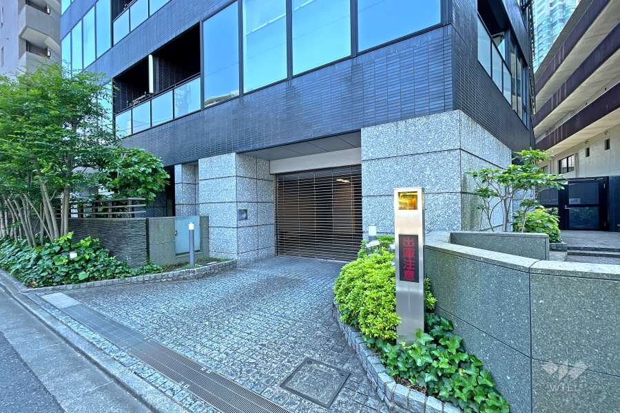 駐車場の出入り口（リングシャッター付き）