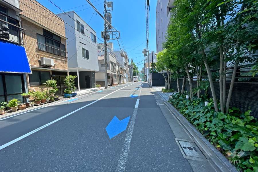 敷地北側の前面道路
