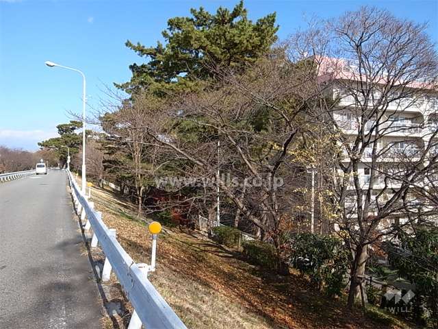 敷地の西側には武庫川が流れています。
