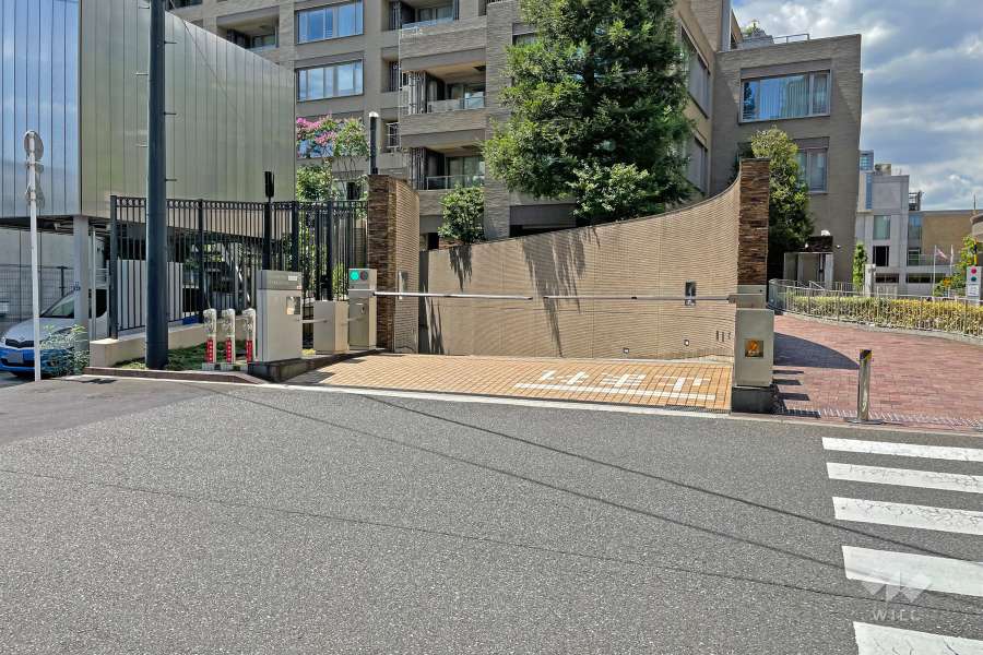 敷地内駐車場の出入り口