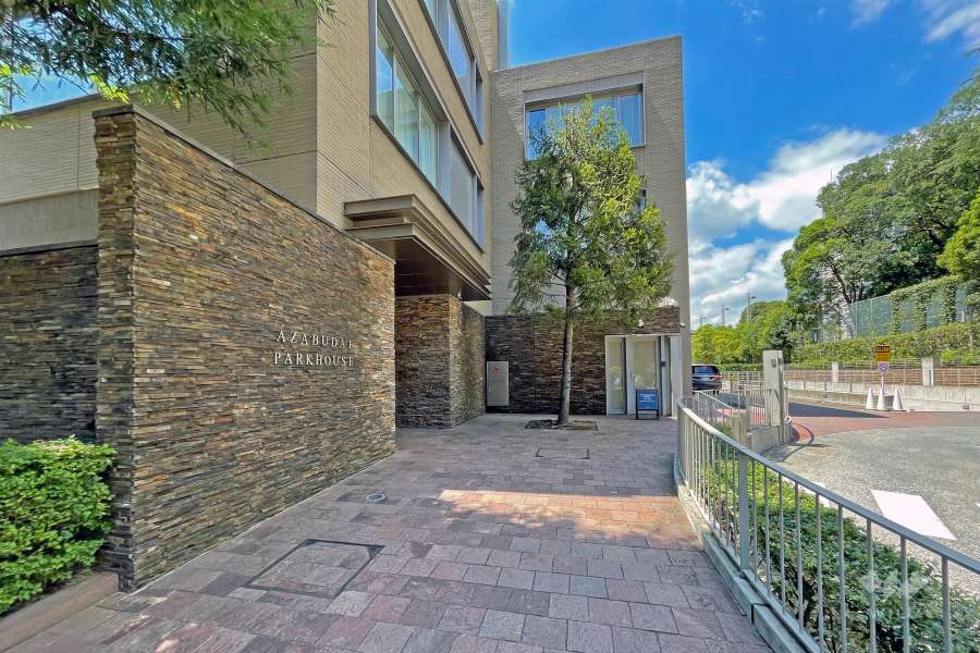 東側エントランス