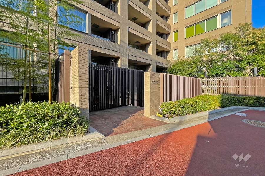 南側エントランスアプローチ