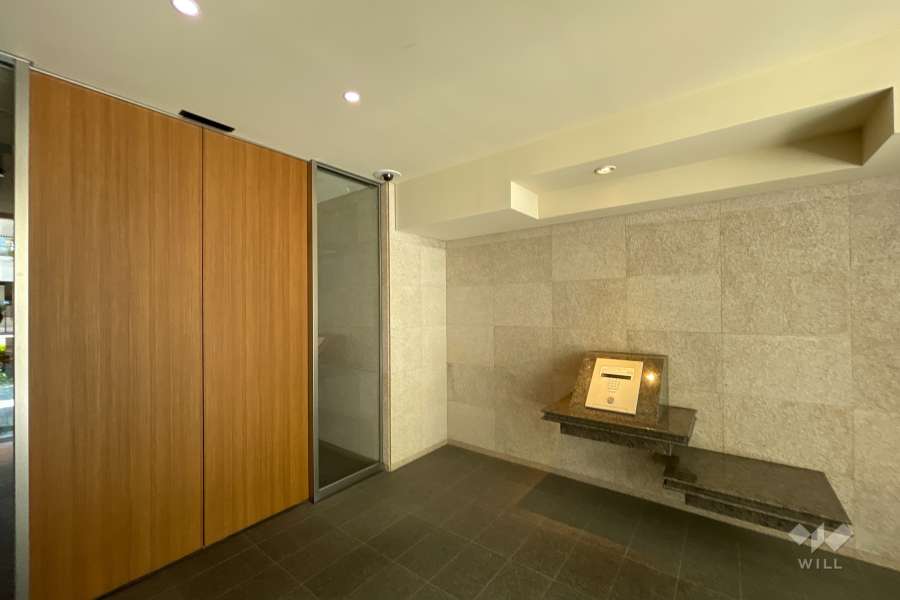 エントランスはオートロック付きです。