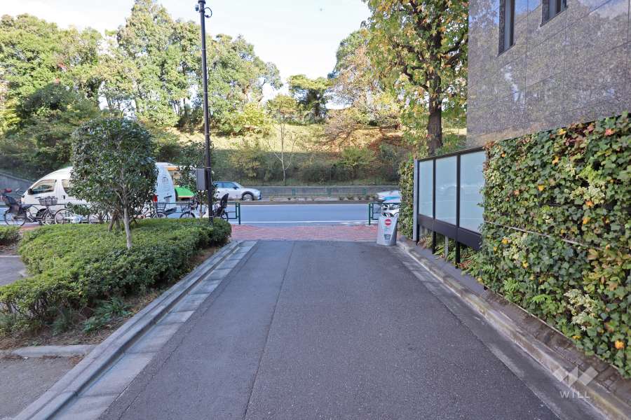 敷地北東側の前面道路