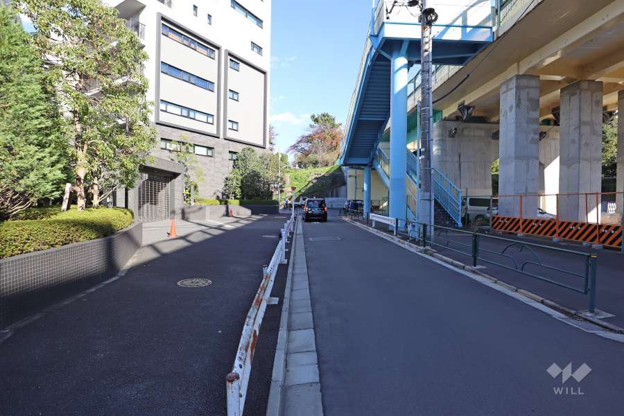 敷地南西側の前面道路