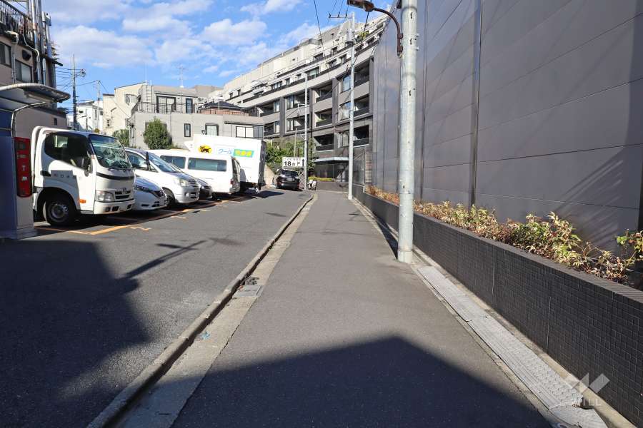 敷地南西側の前面道路