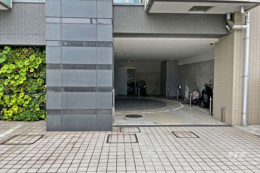 駐車場出入口（ターンテーブル付き）