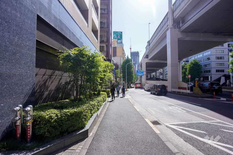 敷地北西側の前面道路