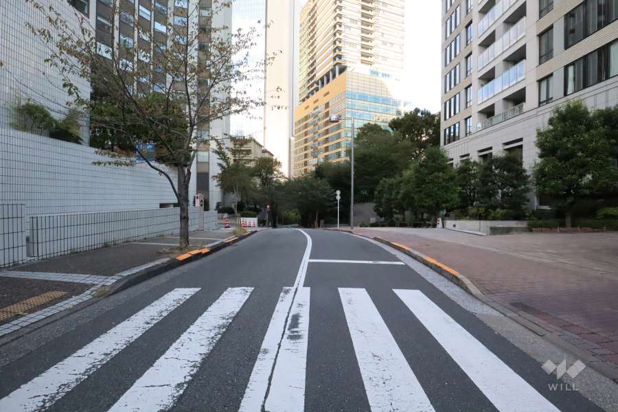敷地北西側の前面道路