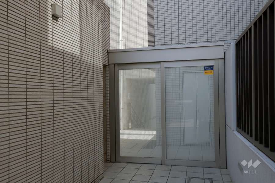 エントランスはオートロック付きです。