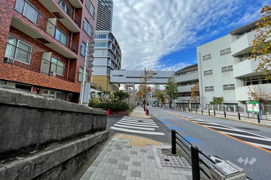 敷地北西側の前面道路