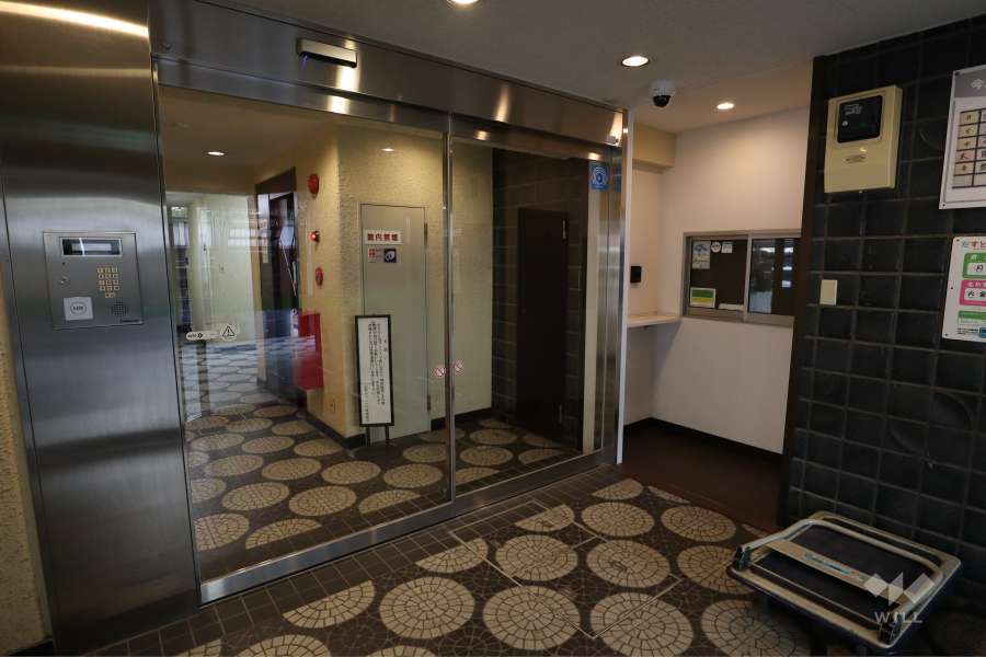 エントランスはオートロック付きです。