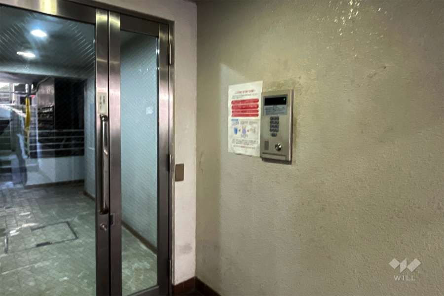 エントランスはオートロック付きです。