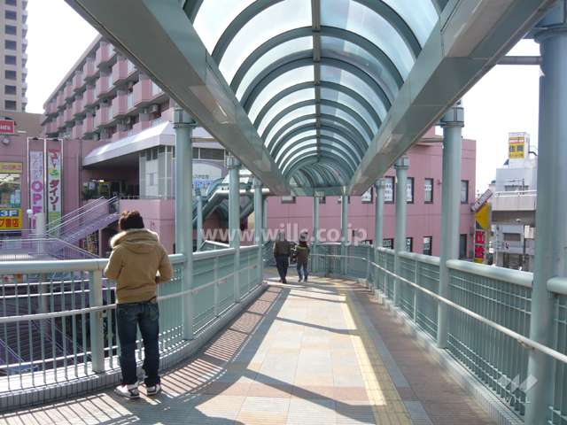 JR「立花」駅とペデストリアンデッキで直結されています。