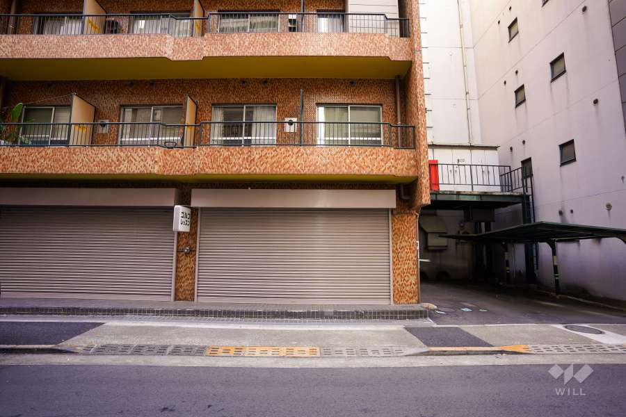 駐車場の出入り口