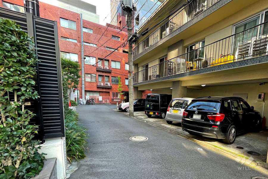 敷地の西側前面道路（西側から）