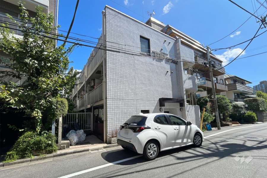 トップ南青山第2の外観（南西側から）