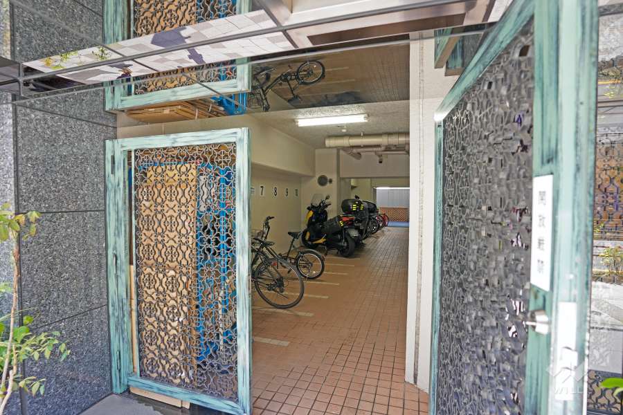 屋内に設けられた駐輪場