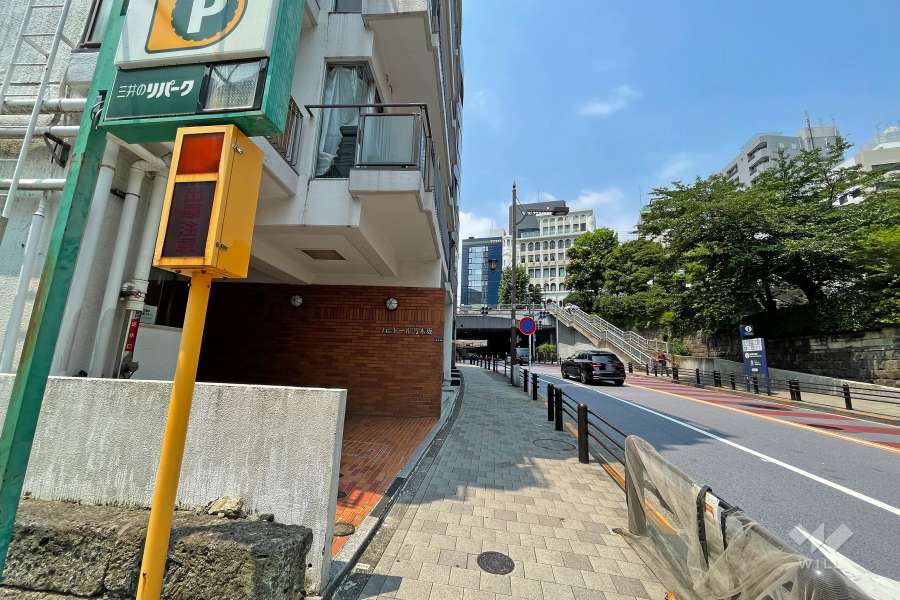 敷地北側の前面道路（東側から）