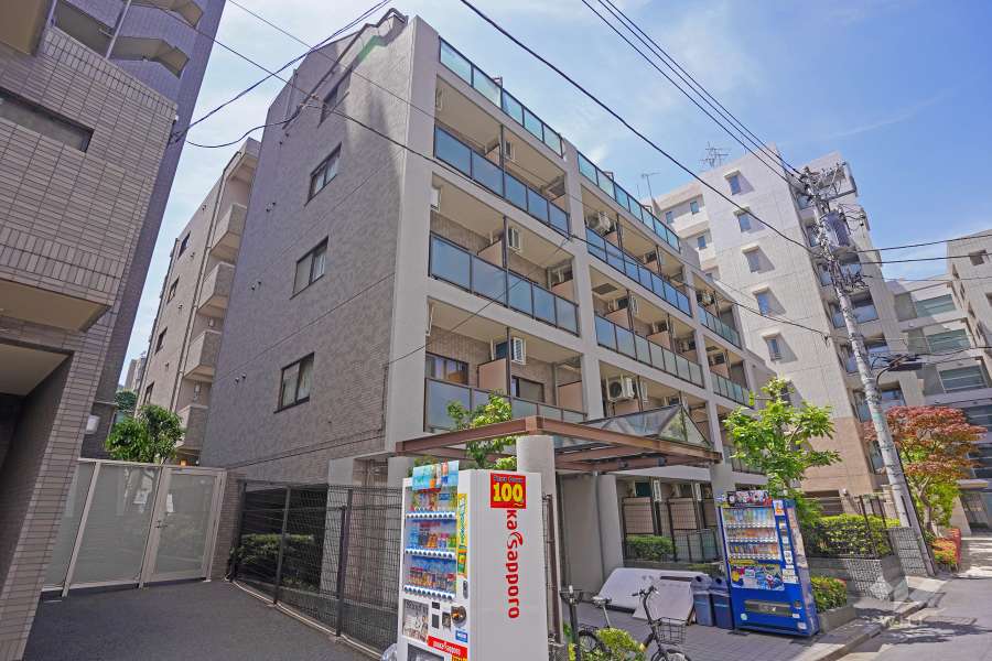 プレール三田の外観（南東側から）