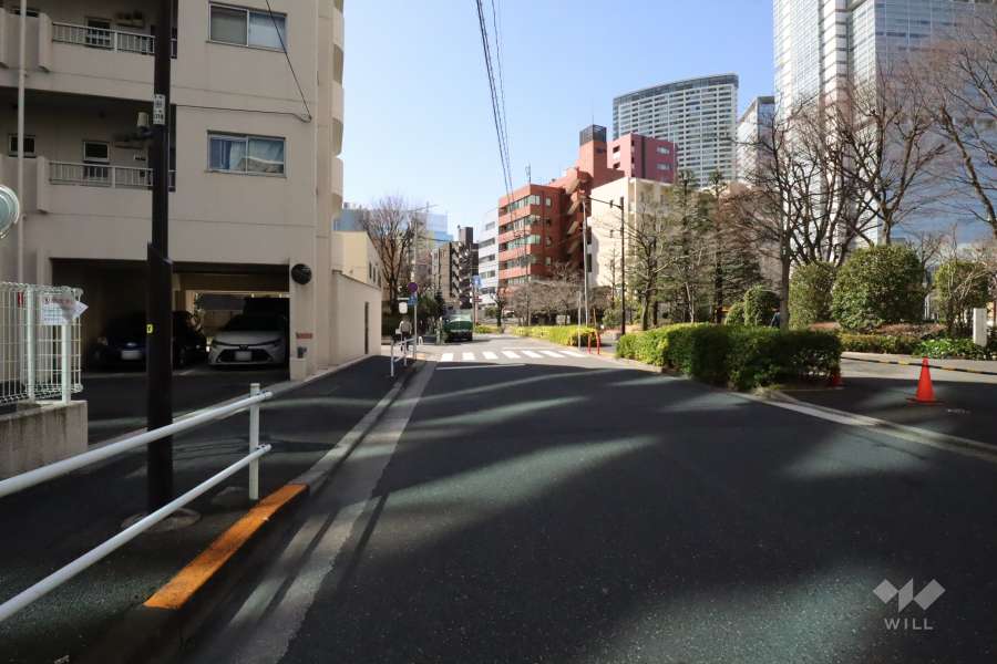 敷地北側の前面道路