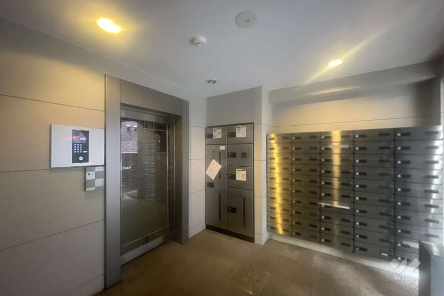 エントランスはオートロック付きです。　