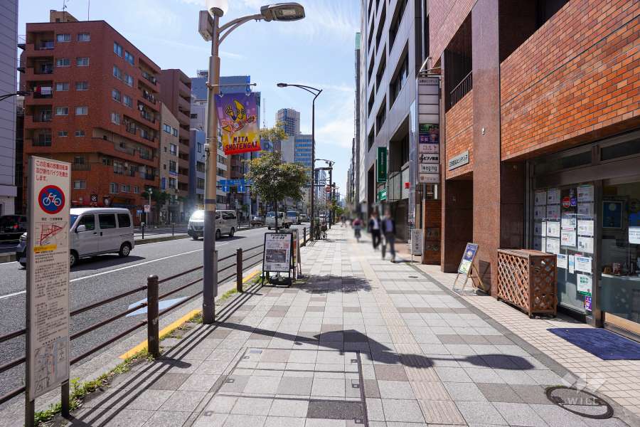 敷地東側の前面道路