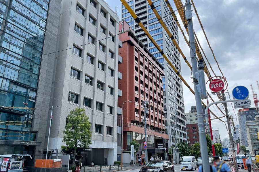 敷地北東側の前面道路（東側から）