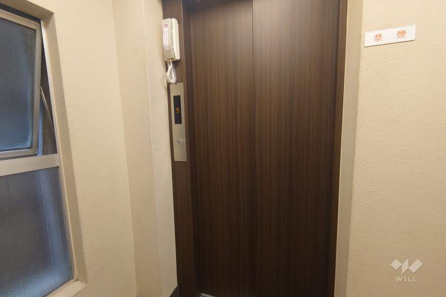 共用のエレベーター