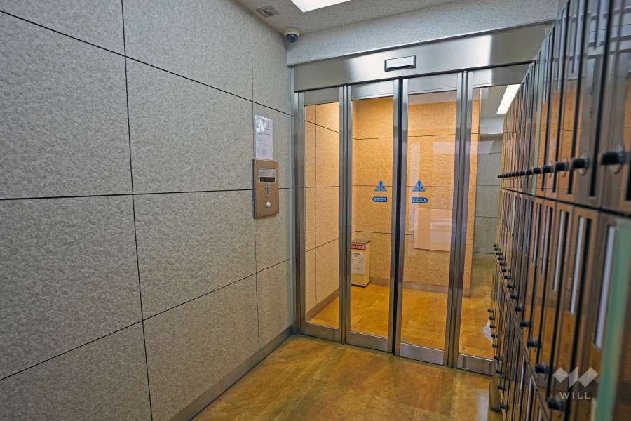 エントランスはオートロック付きです。