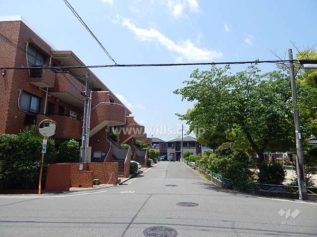 敷地北側の前面道路