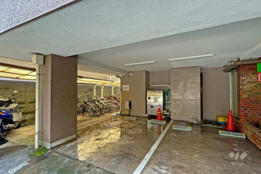 敷地内駐車場（屋内平面式）、駐輪場