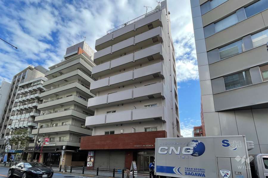 オリエント赤坂の外観（西側から）