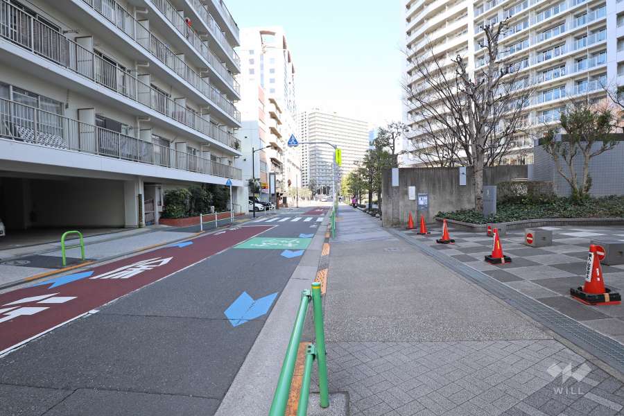 敷地東側の前面道路