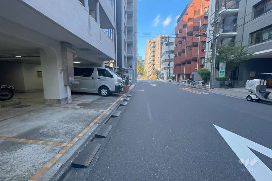 敷地東側の前面道路