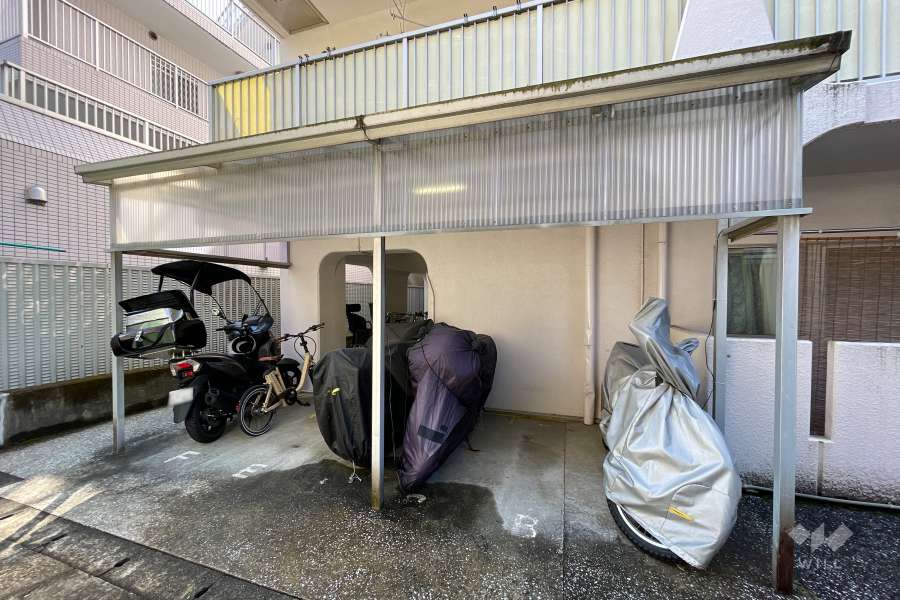 バイク置場　