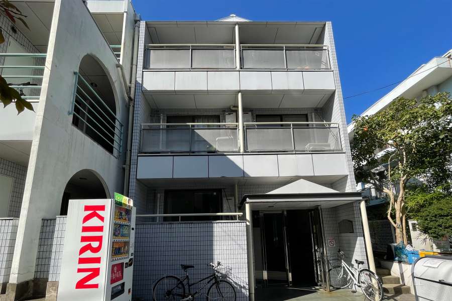 プレール南青山の外観（南東側から）