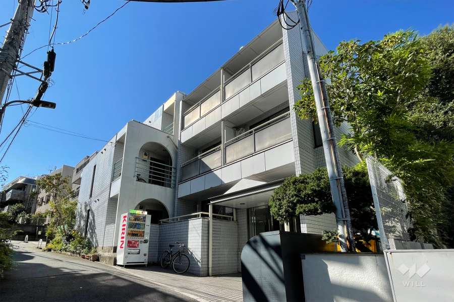 プレール南青山の外観（北東側から）