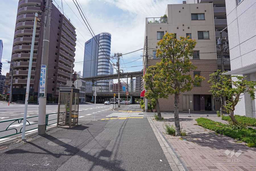 敷地南側の前面道路（東側から）