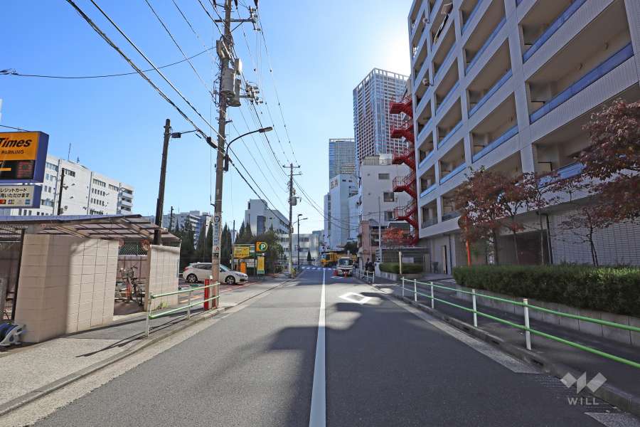 敷地南西側の前面道路