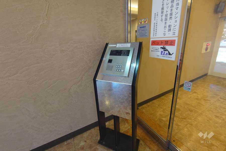 エントランスはオートロック付きです。