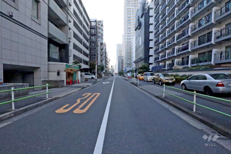 敷地南東側の前面道路