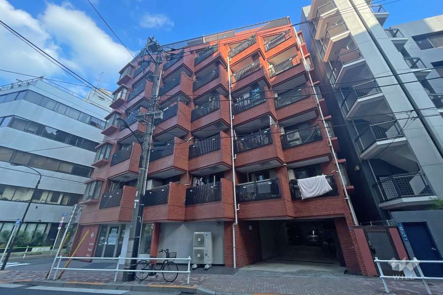 モナークマンション田町の外観（南西側から）