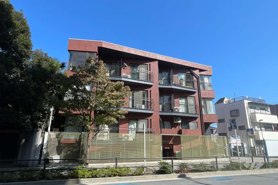 ライオンズマンション元麻布の外観（南側から）