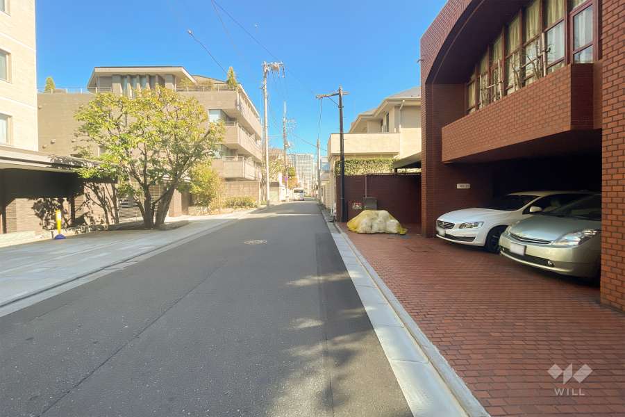 敷地北側の前面道路
