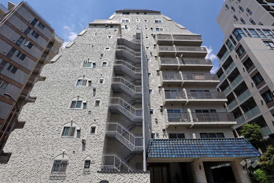 秀和麻布永坂レジデンスの外観（東側から）