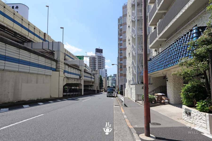 敷地北東側の前面道路
