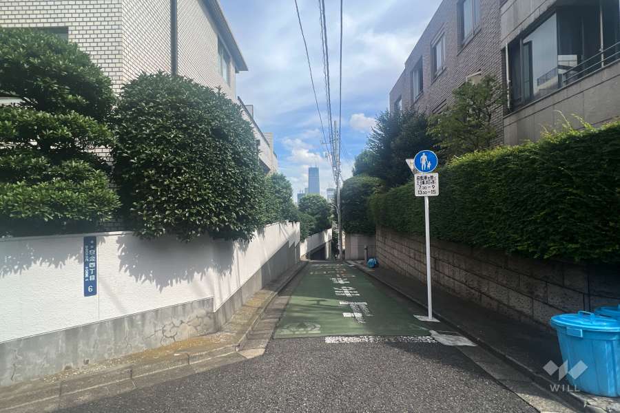 敷地南東側の前面道路